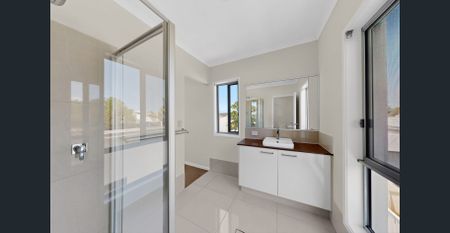 Modern Dual-Living Home with Park Views in Prime Birtinya Location - Photo 5