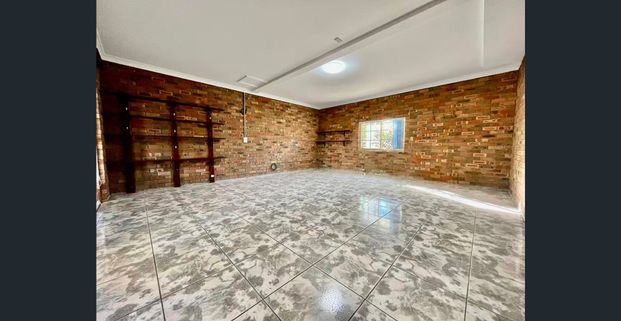 Charming Bayside Family Home –Tranquil corner block at Prime Location - Photo 1