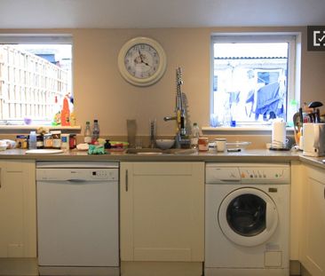 Relaxing room in shared apartment in Terenure, Dublin - Photo 2