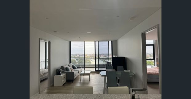 Fully Furnished Modern Apartment in the Heart of Mascot - Photo 1