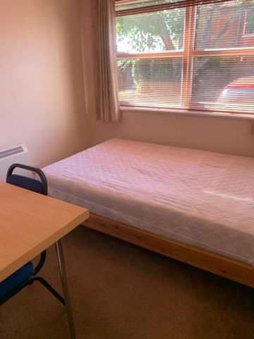 3 bedroom flat to rent - Photo 5