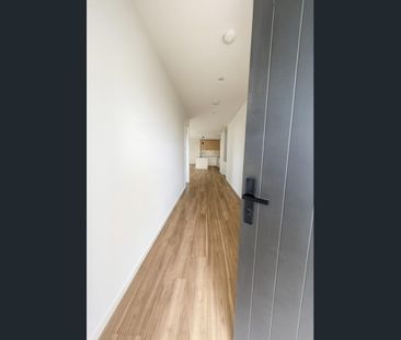 Modern Family Living in a Premium Location** - Photo 2