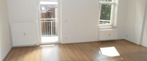 Beethovenstr. 6, Wohnung 6 ~~~ Dachgeschoss, Einbauküche, Balkon, Badezimmer mit Wanne, Spitzboden als Abstellfläche - Foto 1