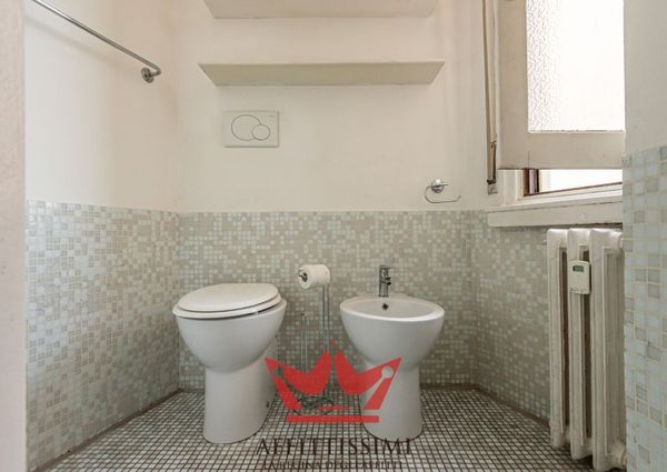 Rif. 772 | bilocale con balcone con vista sulla darsena.