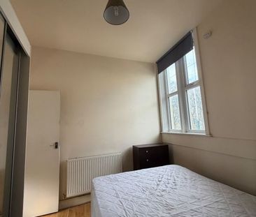 Room in a Shared Flat, Waverley St, NG7 - Photo 3