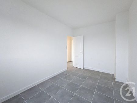 Location Appartement 4 pièces 63m² LA CHAPELLE ST LUC 10600 - Photo 3