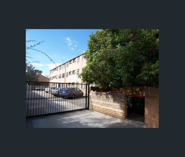 One Bedroom Apartment in Prime Location - Photo 4