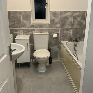 1 bedroom house of multiple occupation to rent - Photo 2