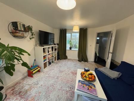 Redgrave Drive, Corby, NN18 - Photo 2