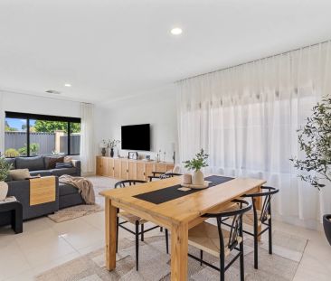 Spacious & Stylish 3 Bed / 2 Bath Home on a Corner Block - Photo 5