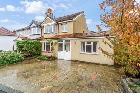 4 bedroom semi-detached house to rent - Photo 5