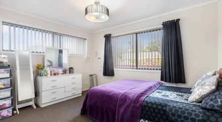 Larger than life - Photo 4