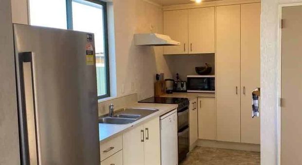 Get in quick! - Photo 1