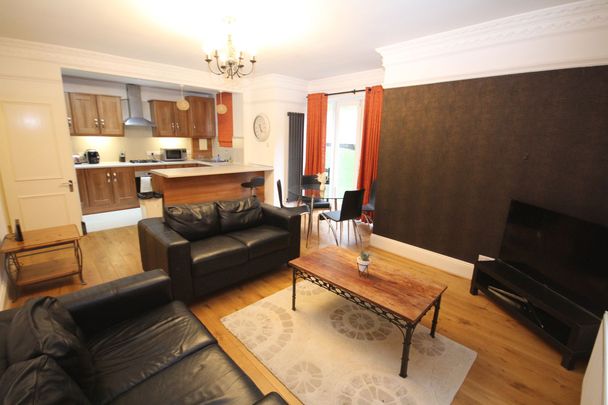 Roxeth Hill, Harrow, HA2 - Photo 1