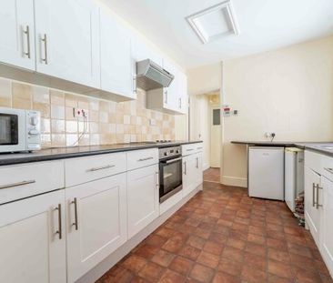 81A Gillygate - Photo 5