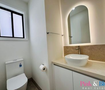 Brand new 4 Bedroom Family Home for Rent! - Photo 3