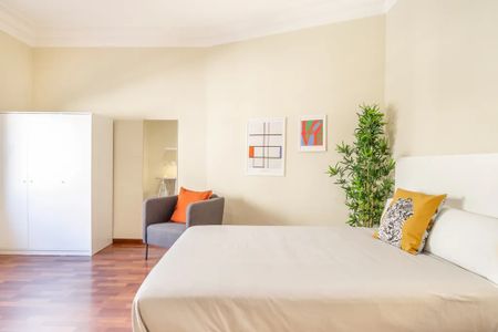 Via Laietana, Barcelona, Catalonia 08003 - Photo 3