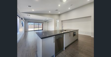 Stunning Four-Bedroom Home in Jubilee Estate - Photo 2