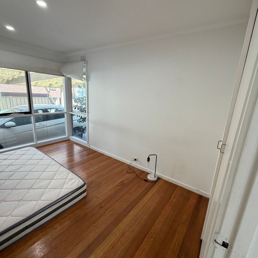 Hoppers Crossing - Photo 1