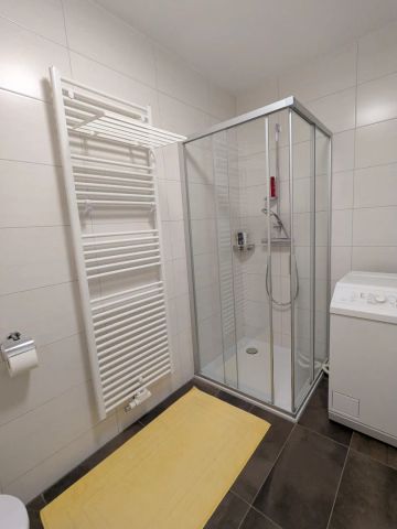 Neuwertige, gemütliche 2-Zimmer-Wohnung mit Loggia, möblierter Küche und Carport-Stellplatz in Maria Schmolln - Foto 3