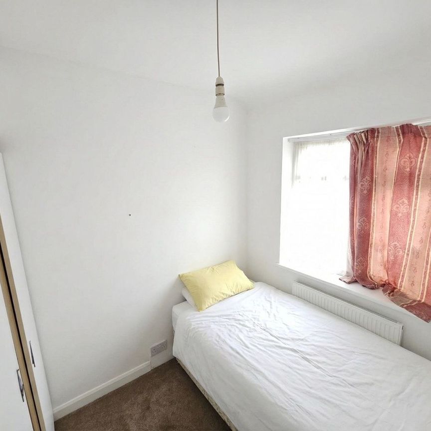 Room in a Shared House, Stockton Road, N18 - Photo 2
