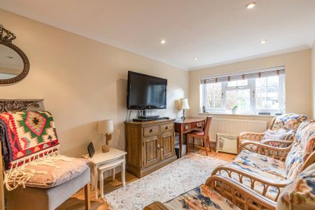 Dartnell Avenue, West Byfleet, Surrey, KT14 - Photo 4