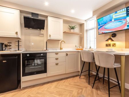 King Alfred Street Room 4 - Photo 3