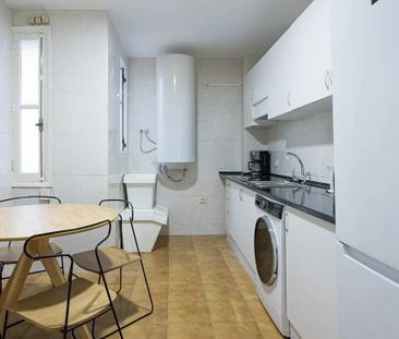 Plaza del Conde del Valle de Súchil, Madrid, Community of Madrid 28015 - Photo 6