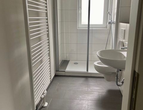 Modernisierte 3-Zimmer-Wohnung im Grünen // 2.OG rechts - WBS erforderlich - Photo 1