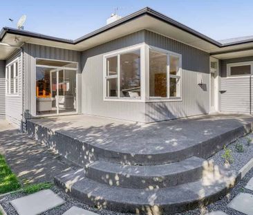 Charming 5BR Home with Deck & Pets OK! - Photo 2