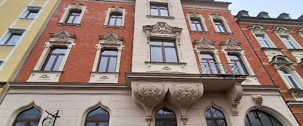 günstige 2 Zimmer Wohnung mit Aufzug im Haus und EBK - Photo 1