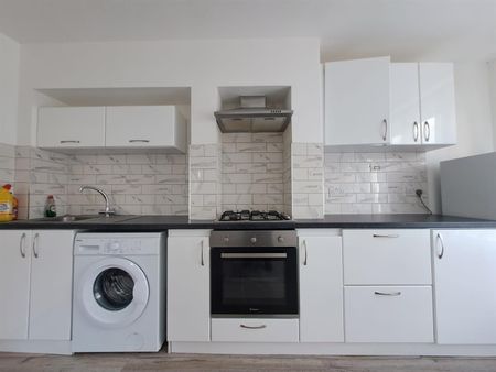 Wittenham Way, London E4 - Photo 4