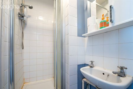 4 bedroom terraced house to rent - Photo 5