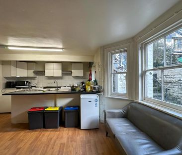 1 bedroom in a house share to rent - Photo 5