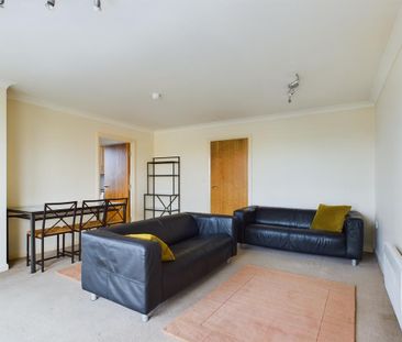 2 bedroom flat to rent - Photo 2