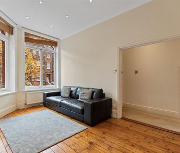 Greencroft Gardens, South Hampstead, London - Photo 2