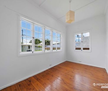 136 White Street, Wavell Heights QLD 4012 - House For Rent | Domain - Photo 5