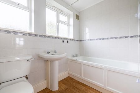 3 bedroom maisonette to rent - Photo 2