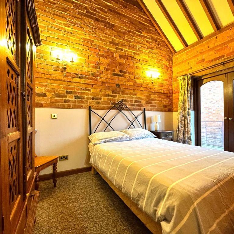 1 bedroom barn conversion to rent - Photo 1