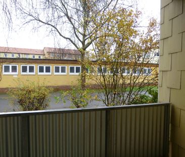 Willkommen im Erdgeschoss: Helle Wohnung mit Balkon zum Entspannen - Foto 1