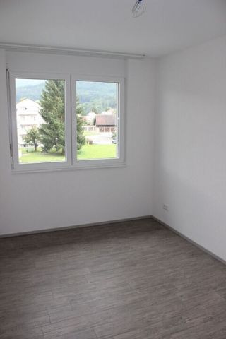 A welcoming residence surrounded by greenery - Photo 5