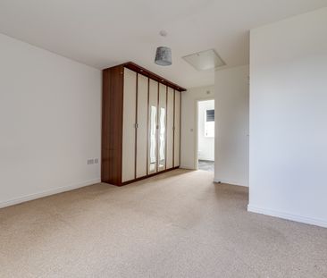 Standingwood Road, Ellesmere Port - Photo 3