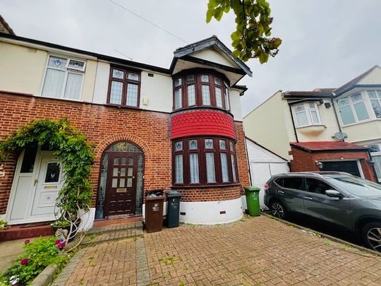 3 Bed Semi-Detached House, Cavendish Gardens, IG11 - Photo 1