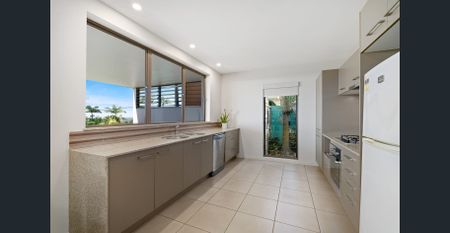 Spacious Executive Hilltop Studio in Cul-de-sac - Photo 5