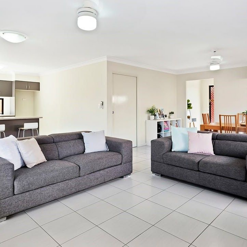 Modern Family Home in Quiet Pimpama Street - Photo 1
