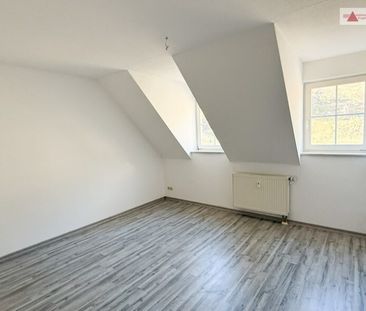 Erstbezug nach Renovierung - gemütliche 4-Raum-Dachgeschosswohnung ... - Photo 5
