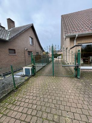 Ruime vrijstaande woning met 4 slaapkamers en garage - Foto 1