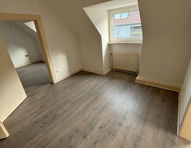 Dachgeschosswohnung in Duisburg-Neudorf - Foto 1