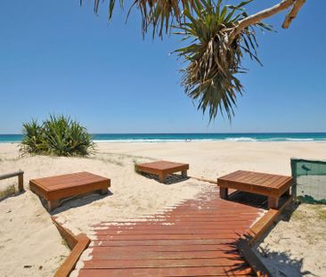 Beachside Living in Prestigious Woodgee Street and Great Ocean Views - Photo 5