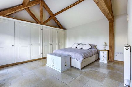 Well presented barn conversion with flexible accommodation arranged over three floors - Photo 3